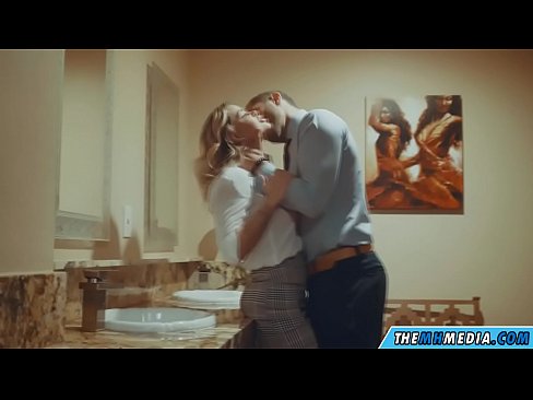 ❤️ Når en barmfagre blondine forfører dig på et offentligt toilet ❤❌ Kvalitets porno at da.pi-porno.ru ❌